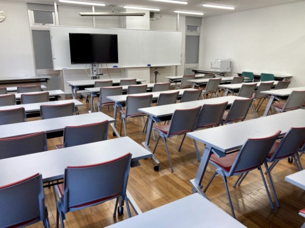 大学の教室の画像